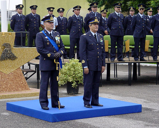 T. Col. De Meo, comandante del 72� Gruppo I.T.