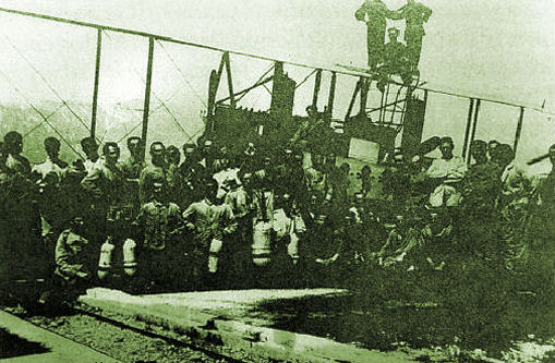 Foto di gruppo della 4^ Squadriglia Caproni